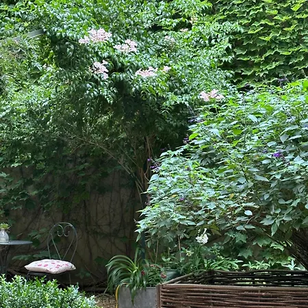 Couette-café Le Logis Blanc *