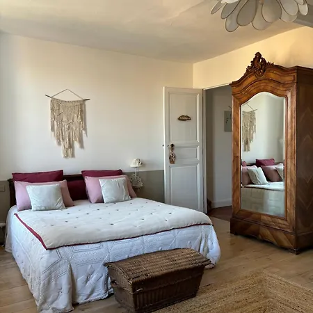 Le Logis Blanc Couette-café 3*