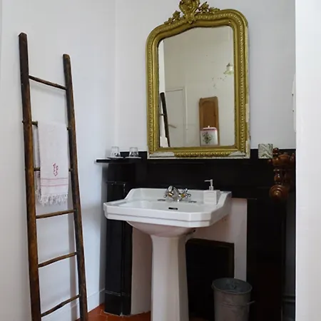 Couette-café Le Logis Blanc 3*