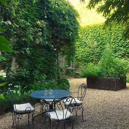 Couette-café Le Logis Blanc 3*