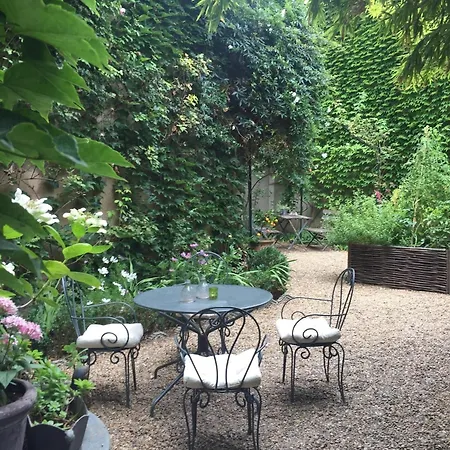 Le Logis Blanc Bed & Breakfast 3*