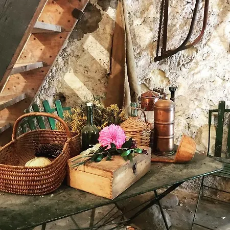 Le Logis Blanc Couette-café 3*